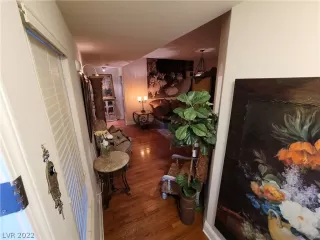 Photo #6: 2383907 Listing