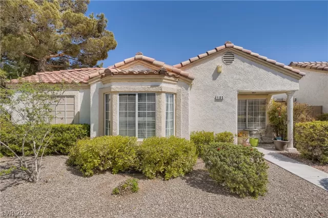 MLS: 2383910 Condo For Sale