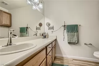 Photo #5: 2383910 Listing