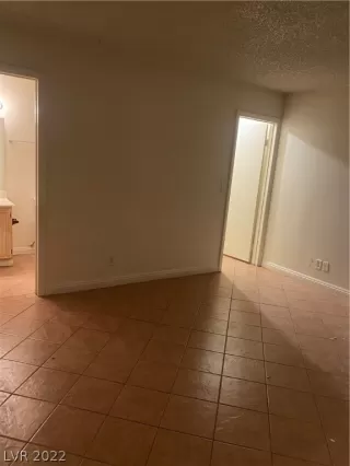 Photo #5: 2383912 Listing 