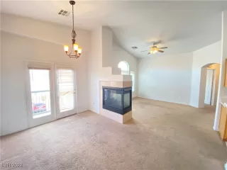 Photo #2: 2383931 Listing 