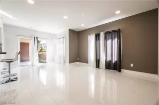 Photo #1: 2384026 Listing