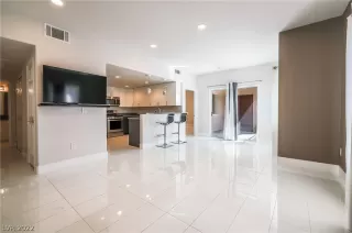 Photo #2: 2384026 Listing