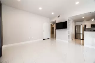 Photo #3: 2384026 Listing