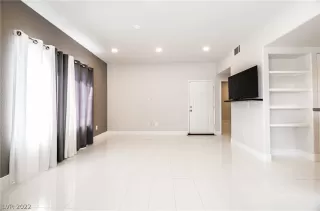 Photo #4: 2384026 Listing