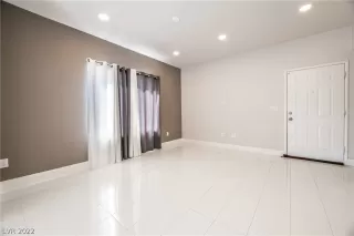 Photo #5: 2384026 Listing