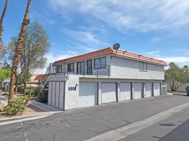 MLS: 2384047 Condo For Sale