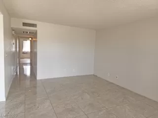 Photo #3: 2384047 Listing