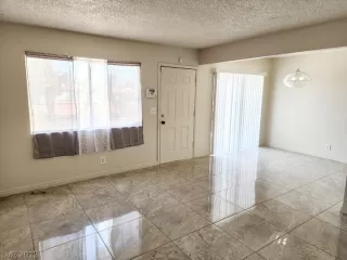 Photo #4: 2384047 Listing