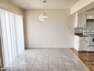 Photo #5: 2384047 Listing