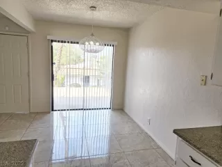 Photo #6: 2384047 Listing