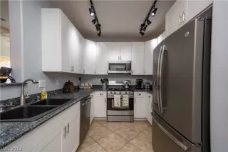 Photo #5: 2384060 Listing 