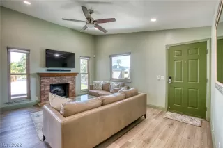 Photo #4: 2384066 Listing