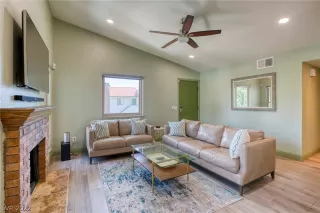 Photo #5: 2384066 Listing