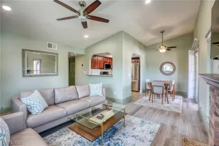 Photo #6: 2384066 Listing