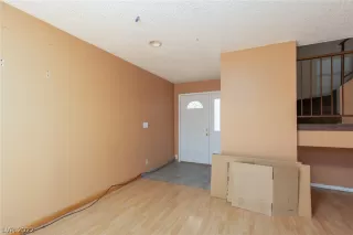 Photo #5: 2384102 Listing