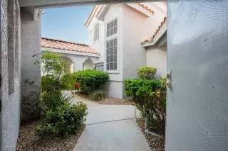 Photo #3: 2384114 Listing