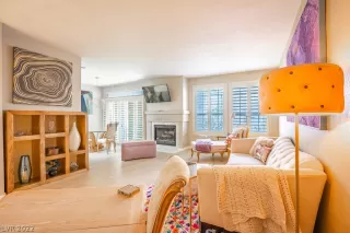 Photo #6: 2384114 Listing