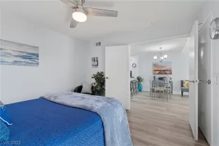 Photo #3: 2384119 Listing