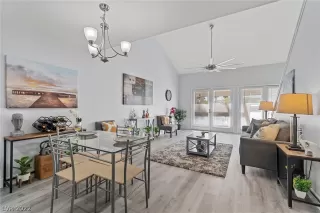 Photo #6: 2384119 Listing