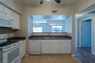 Photo #4: 2384170 Listing