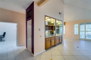 Photo #4: 2384186 Listing