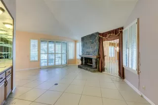 Photo #6: 2384186 Listing