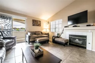 Photo #3: 2384244 Listing