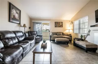 Photo #4: 2384244 Listing