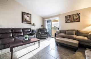 Photo #5: 2384244 Listing