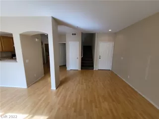 Photo #4: 2384302 Listing 