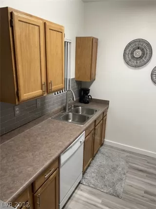 Photo #4: 2384310 Listing