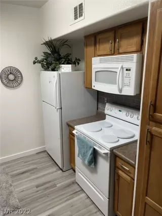 Photo #5: 2384310 Listing