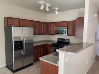 Photo #5: 2384312 Listing 