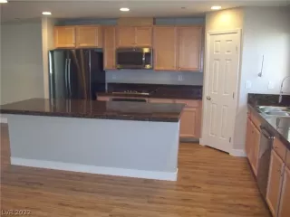 Photo #3: 2384315 Listing 