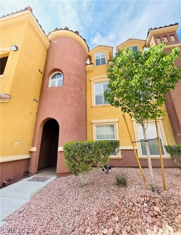 MLS: 2384337 Condo For Sale