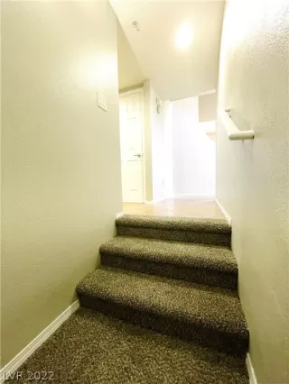 Photo #6: 2384337 Listing