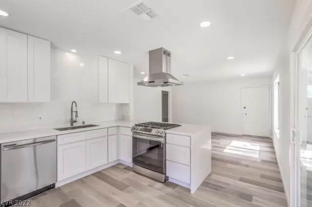 MLS: 2384342 Condo For Sale