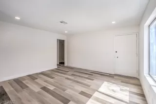 Photo #3: 2384342 Listing 