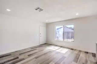 Photo #4: 2384342 Listing 