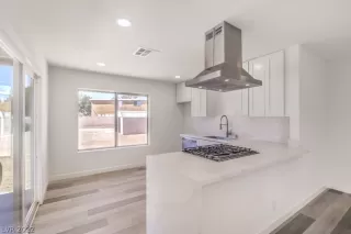 Photo #6: 2384342 Listing 