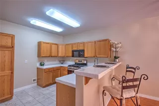 Photo #5: 2384346 Listing 