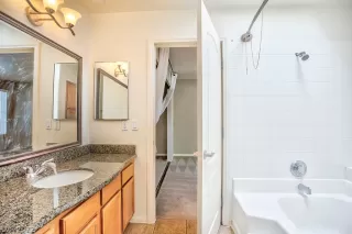 Photo #4: 2384357 Listing 