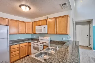 Photo #5: 2384357 Listing 