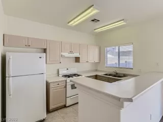 Photo #3: 2384412 Listing