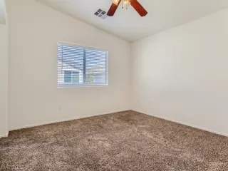 Photo #4: 2384412 Listing