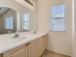 Photo #5: 2384412 Listing