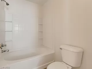 Photo #6: 2384412 Listing