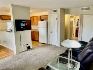 Photo #6: 2384465 Listing