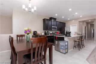 Photo #4: 2384480 Listing